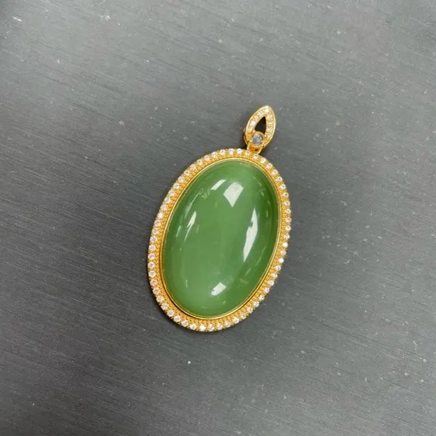 镶嵌天然和田玉碧玉蛋面精美气质妈妈坠链