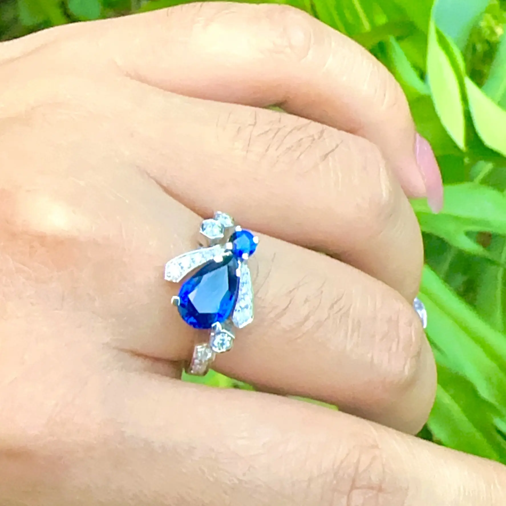 18K金皇家蓝宝石戒指，主石2.03ct，钻石0.26ct