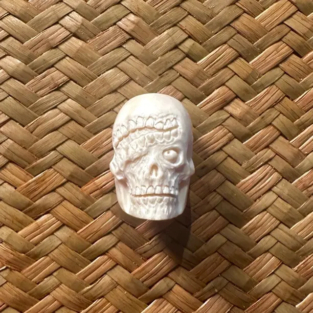 天然猛犸牙雕刻骷髅尸陀林黄财神单珠顶珠侧挂背云配饰