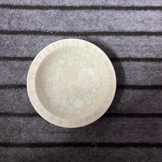 精美开片圆形盘子