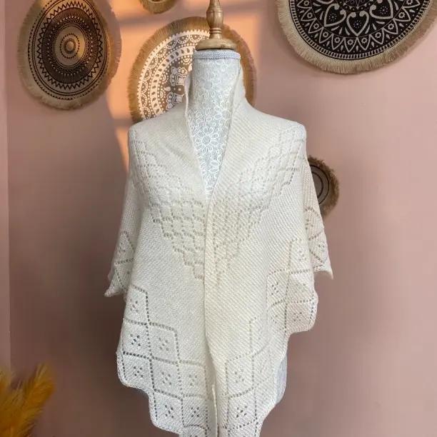 针织镂空三角披肩女士百搭护肩颈春秋夏季空调防晒外搭坎肩