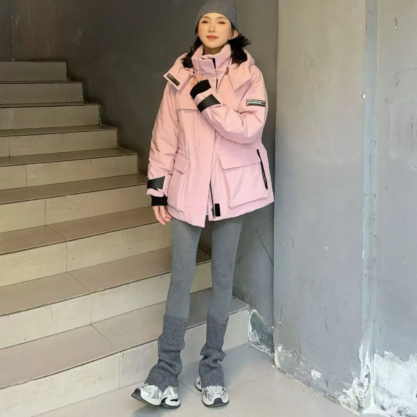 玛丝恩迪冬季新款短款连帽工装风加厚保暖百搭羽绒服