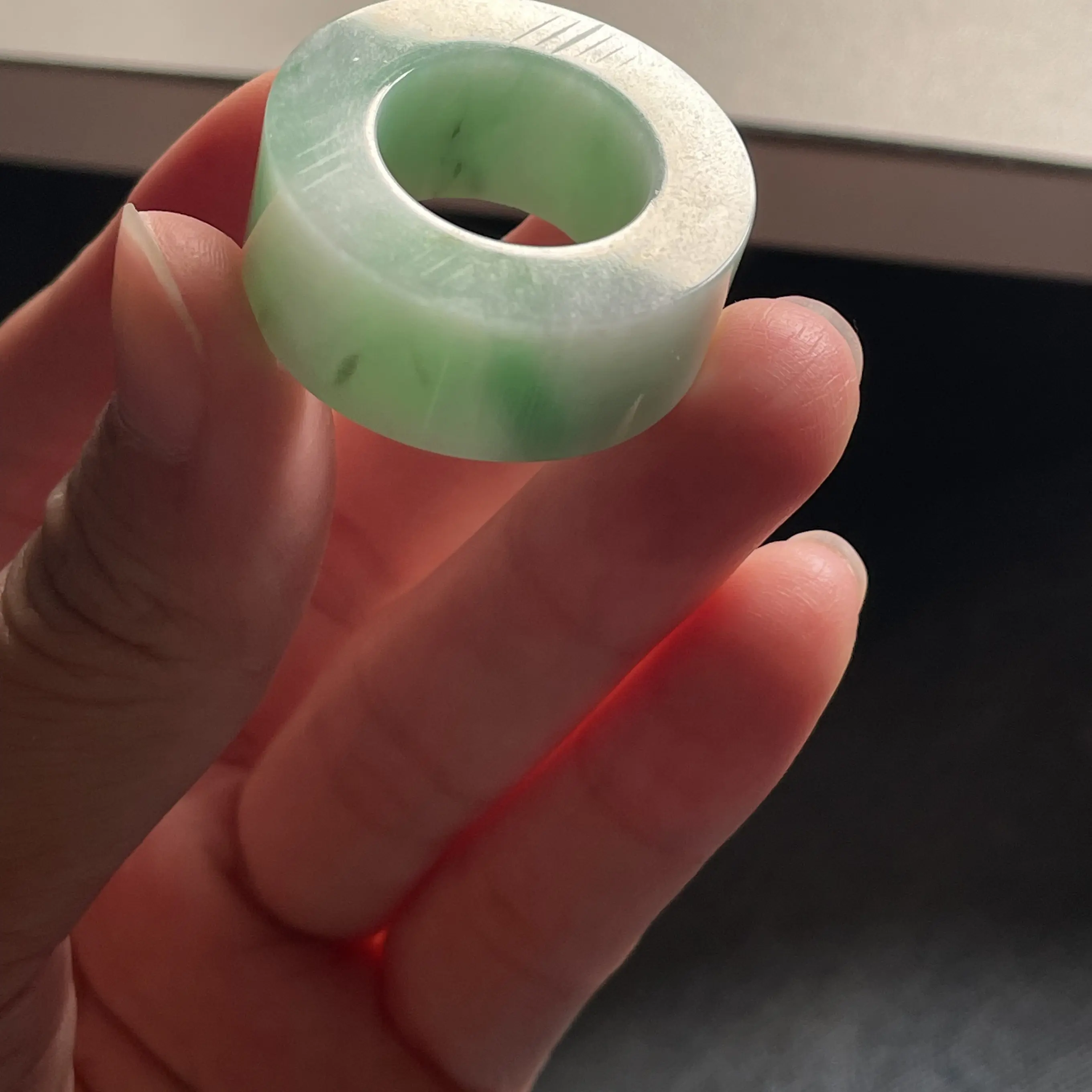 天然A货定制翡翠圈口可定制−青苹果绿微瑕漏