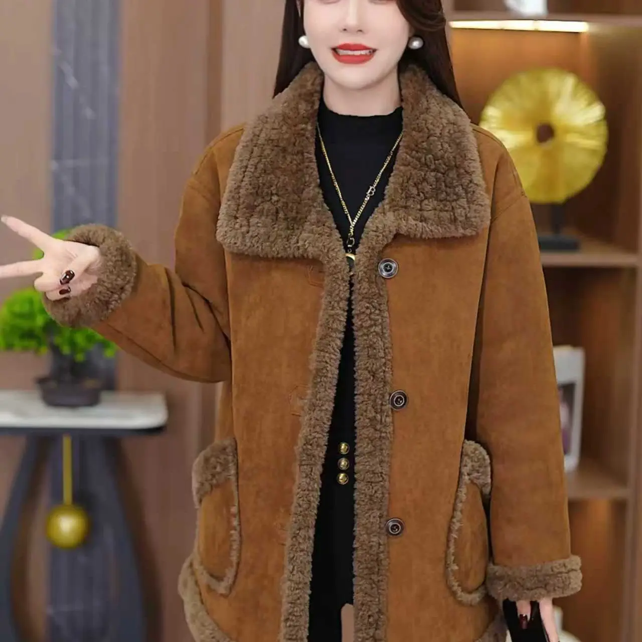 大码胖妈妈装加绒加厚毛领保暖外套2025秋冬中老年洋气大口袋上衣