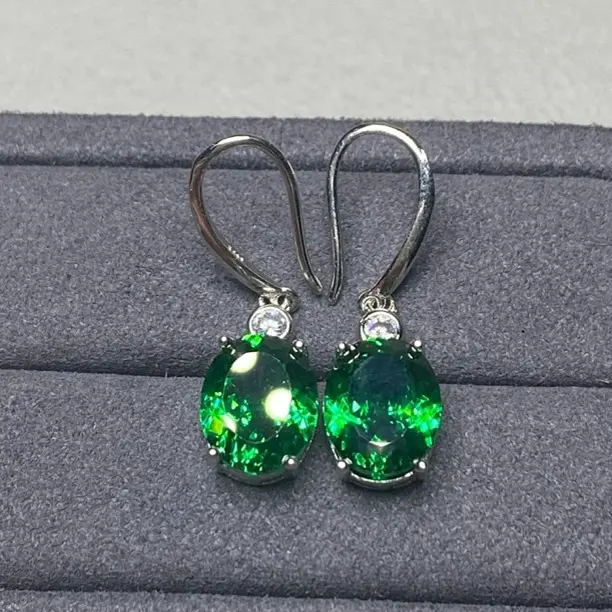 肯尼亚卡扎尼绿沙弗莱  简单轻奢8*10尺寸耳饰003