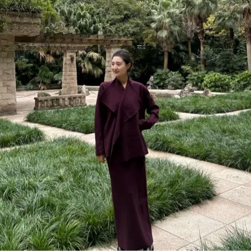 气质百搭秋冬开衫外套与半身裙舒适套装