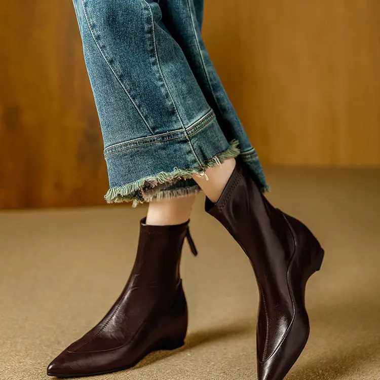 秋冬新款美拉德方头粗跟瘦瘦短靴女软底软面时尚百搭