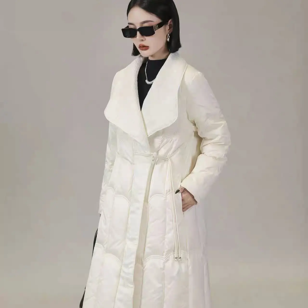 时尚百搭气质高端女装OL大翻领中长款羽绒服新款提花刺绣拼接外套