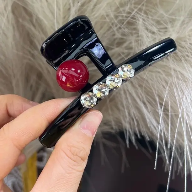 半抓集合链接系简约气质巧克力色珍珠后脑勺盘发鲨鱼夹新款