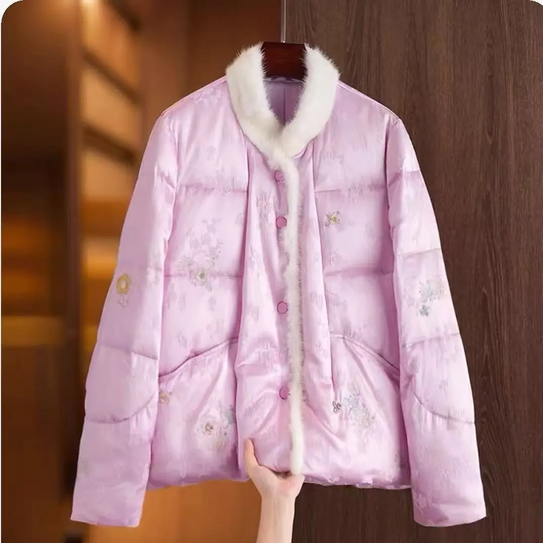 温柔少女粉紫色新中式鹅绒羽绒服冬季短款国风刺绣真丝保暖外套女
