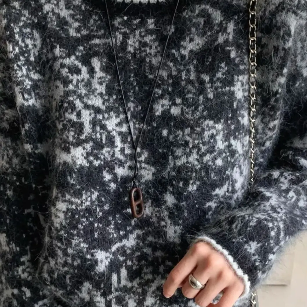 女款水墨画拉绒长毛浣熊绒针织衫上衣设计感显瘦