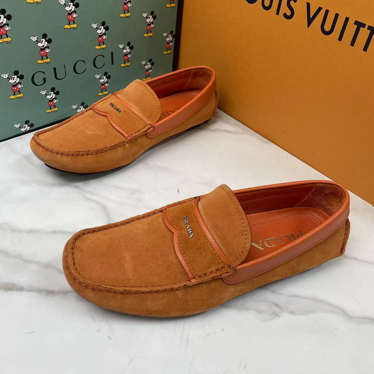 Prada/普拉达橙红色麂皮休闲舒适时尚透气潮流豆豆鞋/40.5码/95新