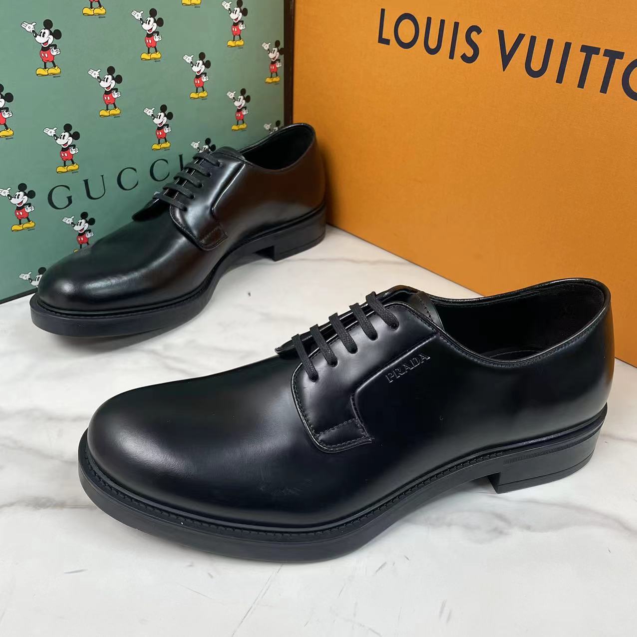 未使用 Prada/普拉达 黑色亮面侧标logo时尚商务皮鞋 多尺码/全新