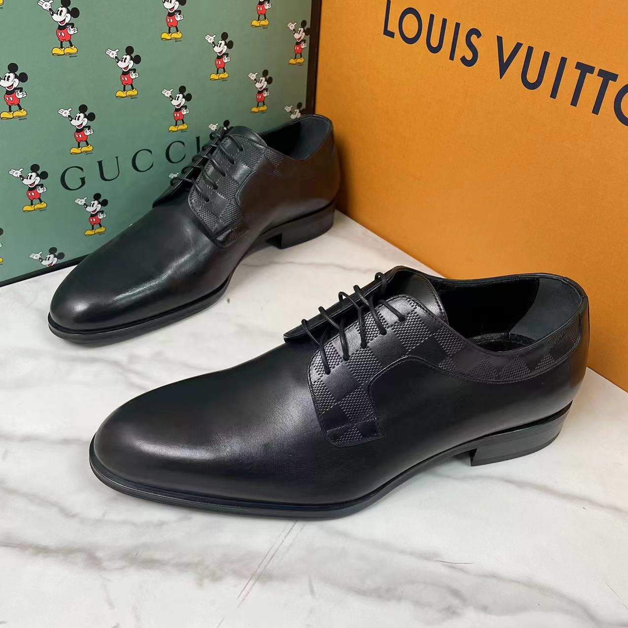 全新未使用 LouisVuitton/路易威登 黑色英伦风尖头男士皮鞋 41码