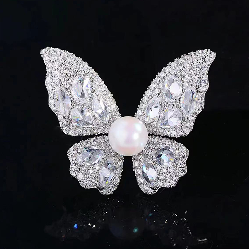 铜合金仿珍珠胸针 铜合金饰品精致爆闪8-9mm蝴蝶胸针