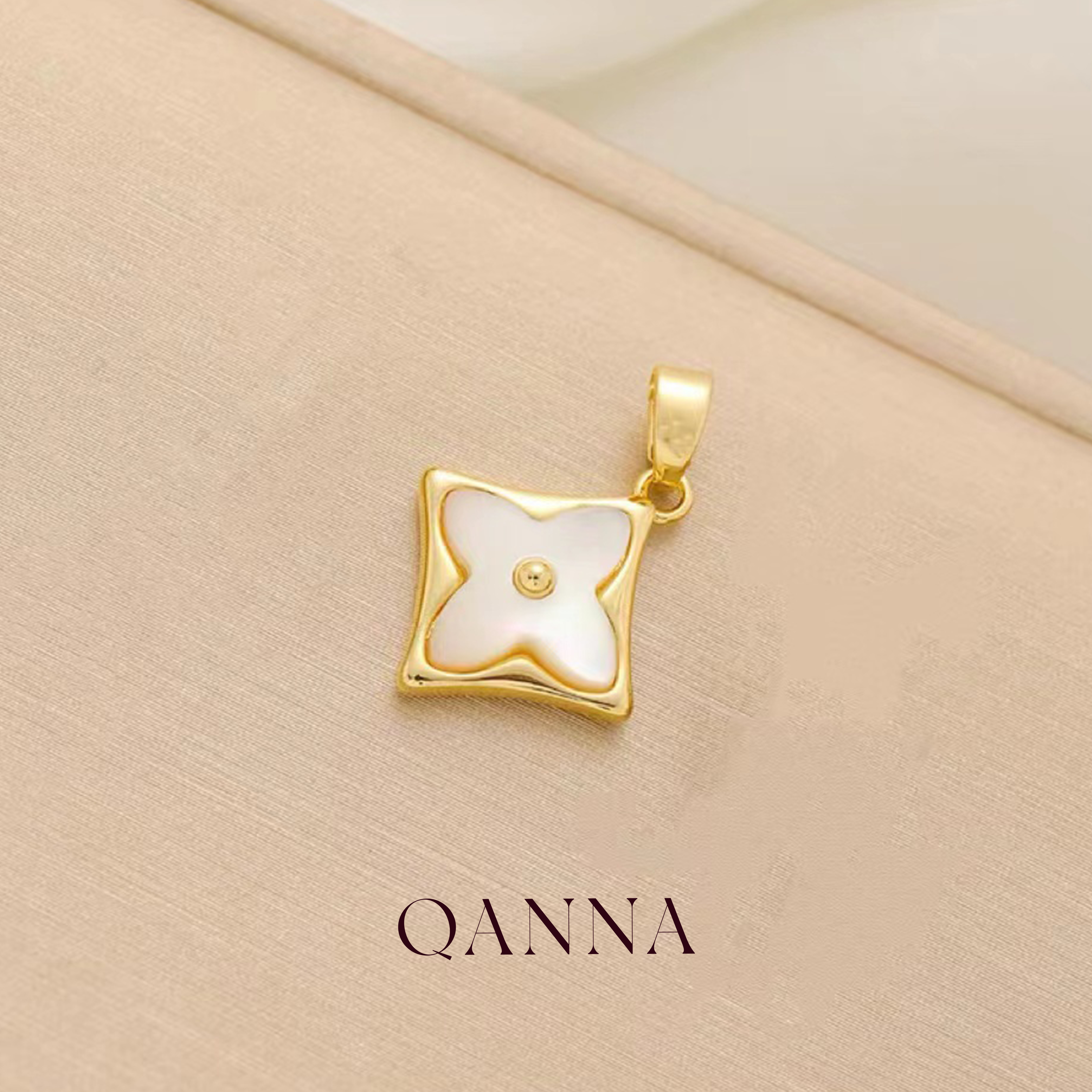QANNA【福利】18K金白贝母方形老花吊坠（不含链） 