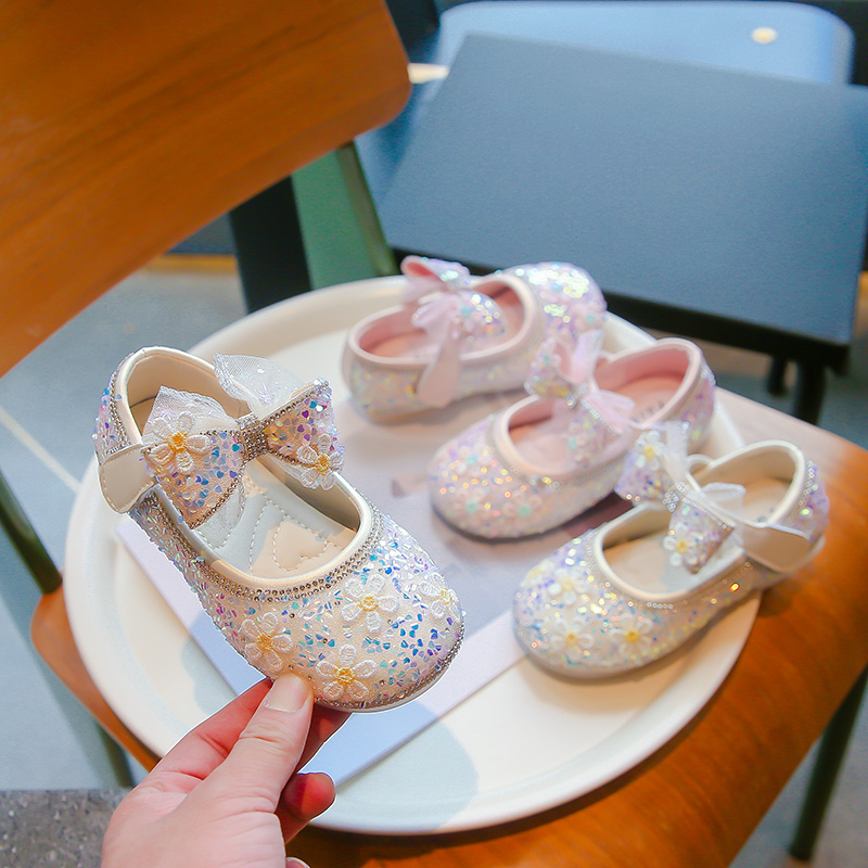 儿童小公主皮鞋1-3-6岁小童宝宝鞋子2025新款女童刺绣浅口单鞋986