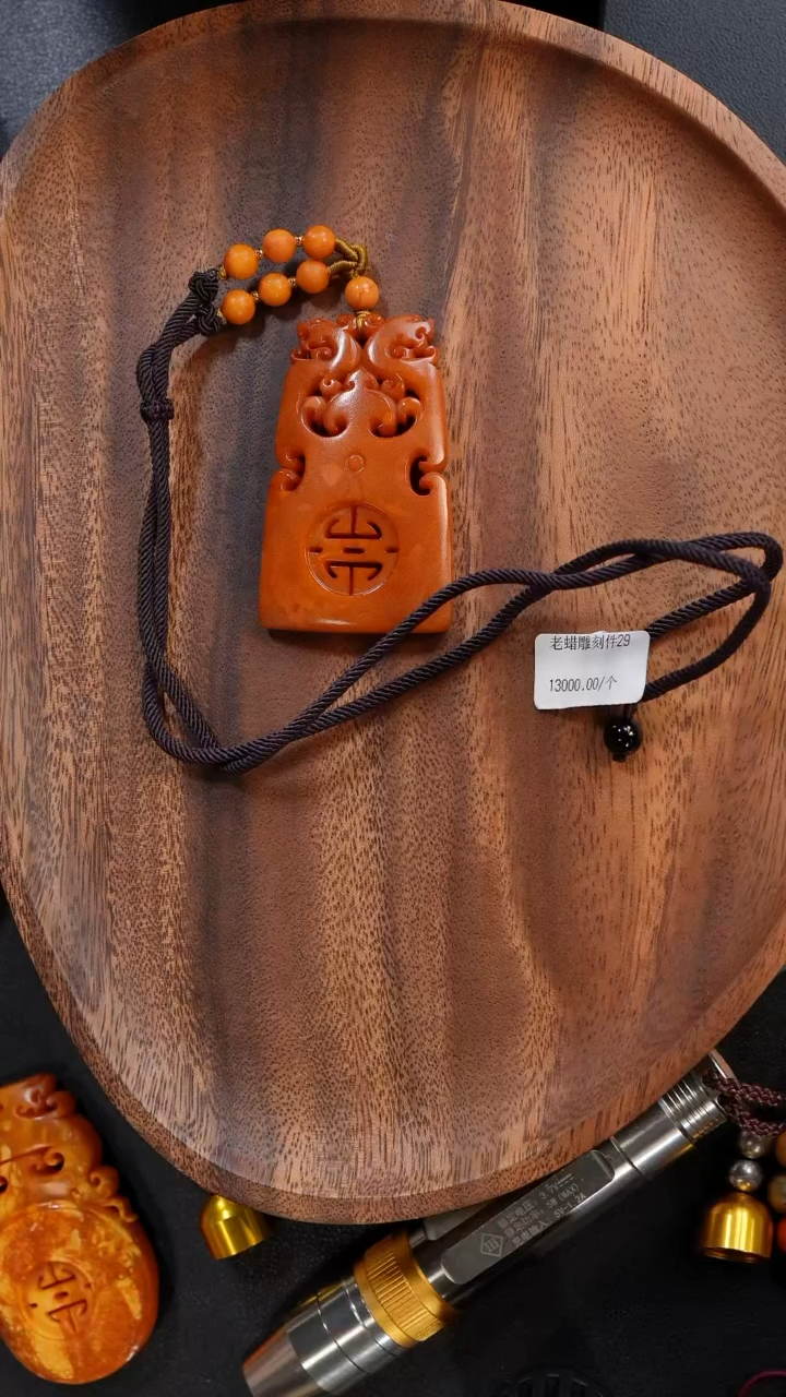 【闪购商品】琥珀裸石未镶嵌老蜡雕刻件（单品）