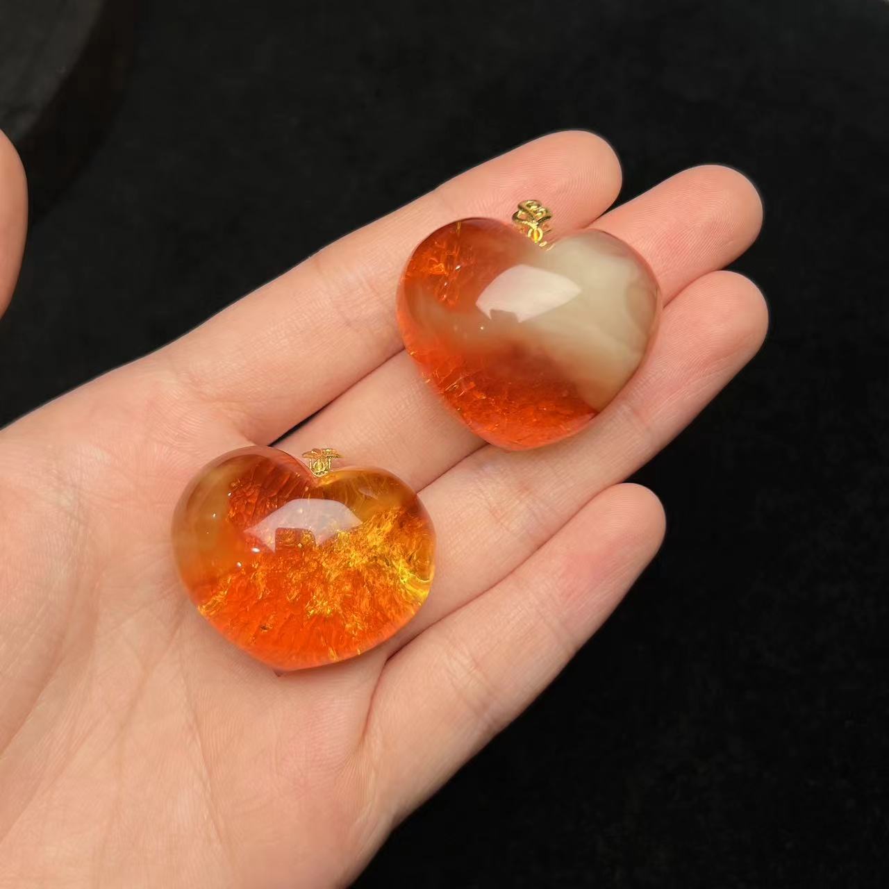 【壹芳珠宝】天然原矿琥珀蜜蜡原皮镶嵌18k金爱心 (多样性发货一件)