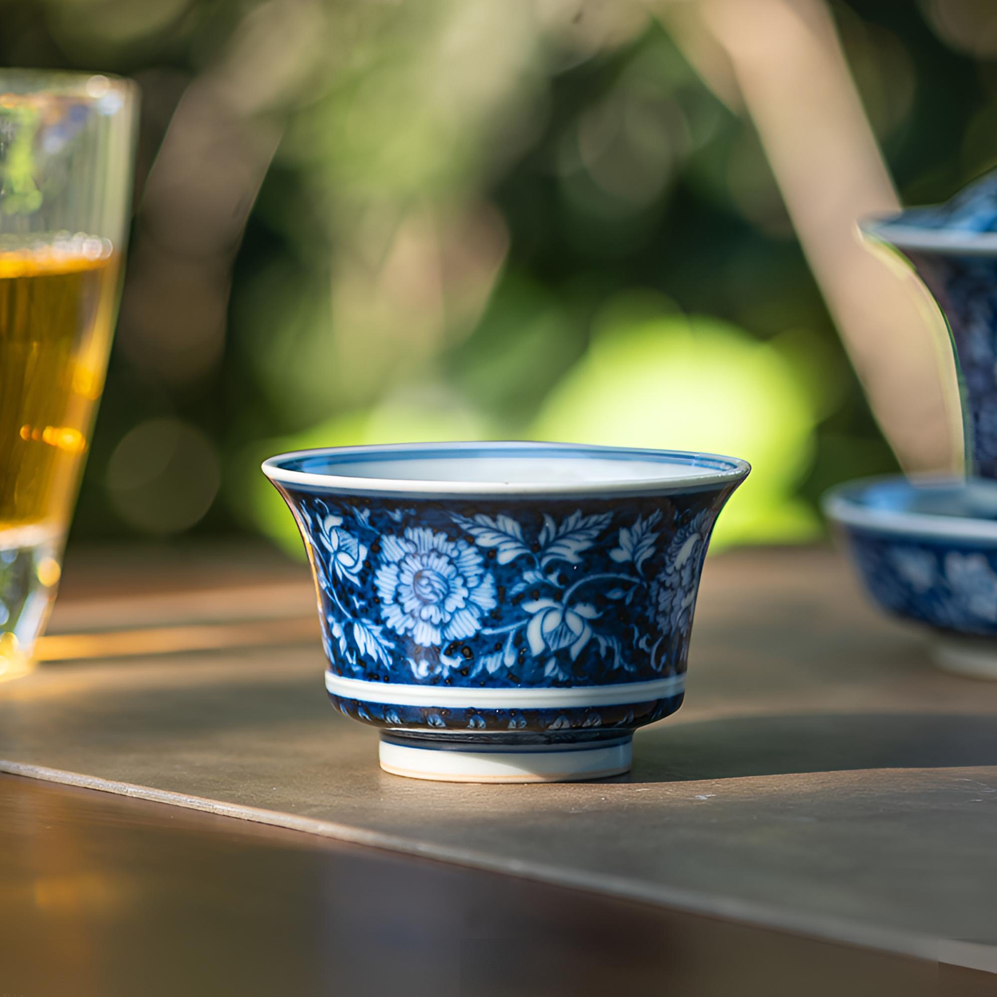 景德镇莹焰堂蓝地牡丹折腰主人杯
