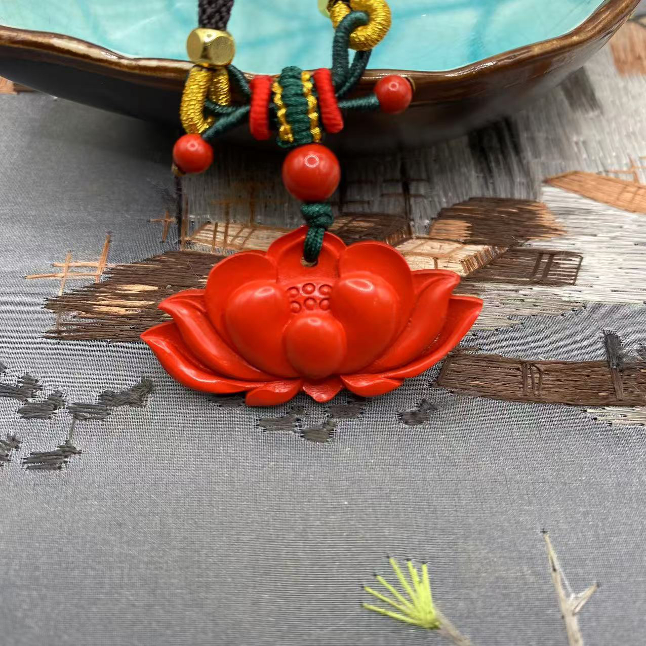 含辰砂工艺品高含量朱砂红砂设计款花开富贵连年有余莲花吊坠