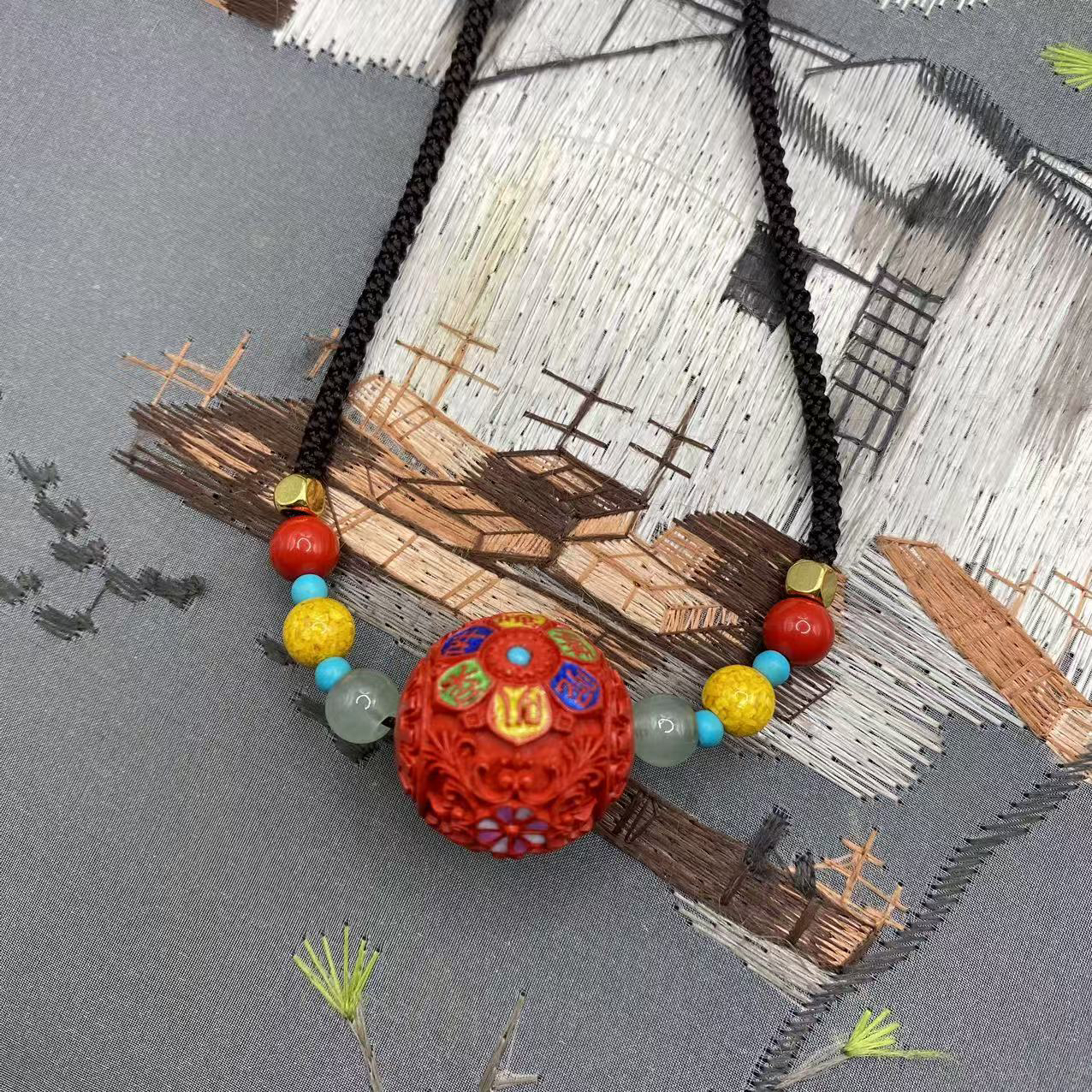 含辰砂工艺品高含量朱砂红砂设计款彩绘镂空锁骨吊坠卡20mm