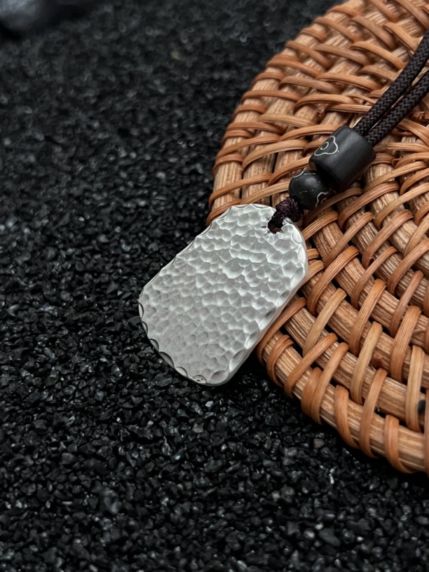 吊坠足银 银匠世家足银手工锤纹吉利项链