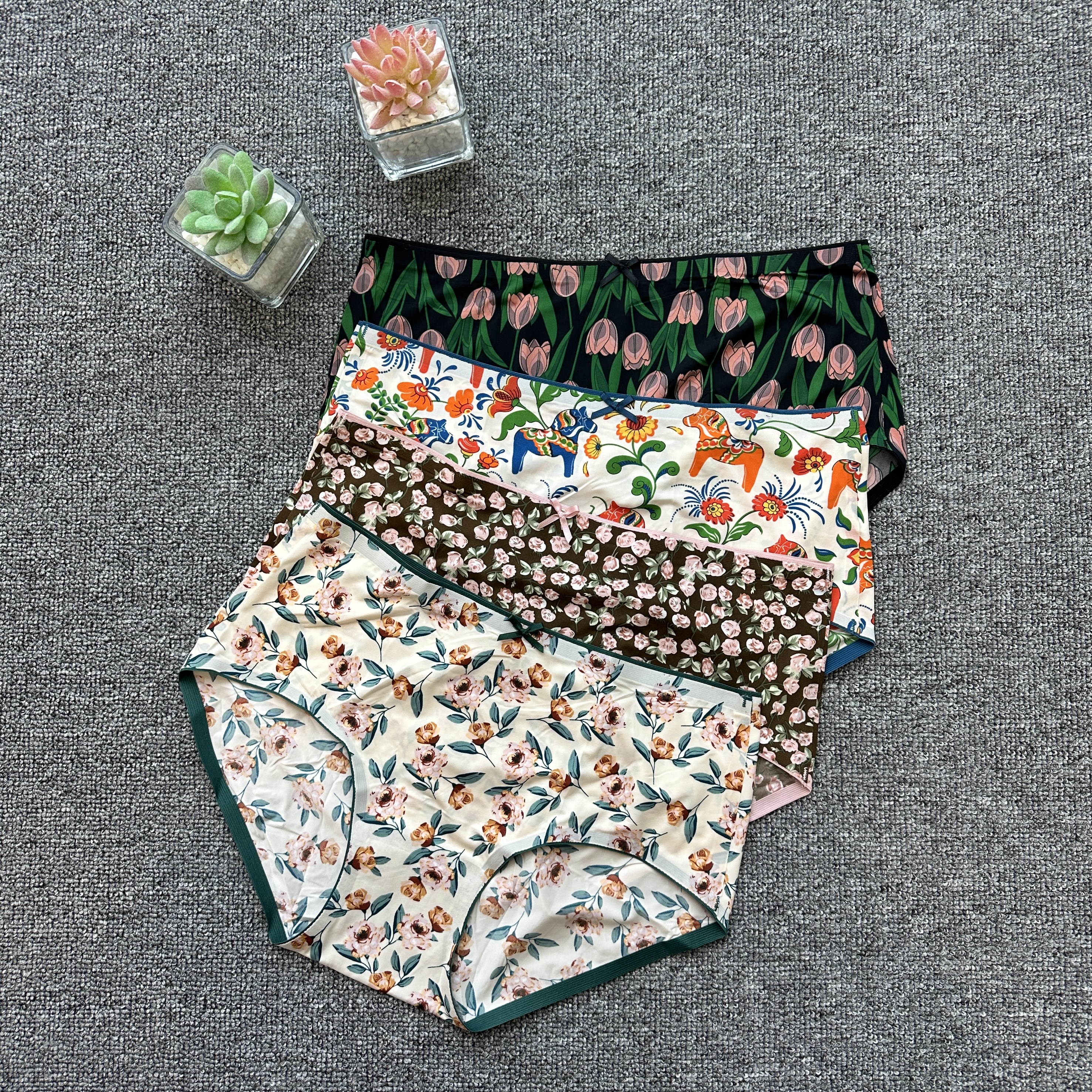 小木屋5999 【玫瑰庄园】碎花无痕轻薄抑菌透气速干冰丝包臀内裤 