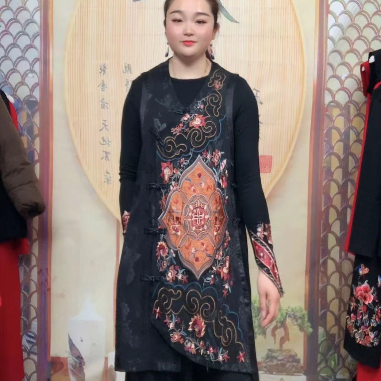 【爱漂亮】上衣马甲网红中长款马夹民族风绣花时尚民族风9508款