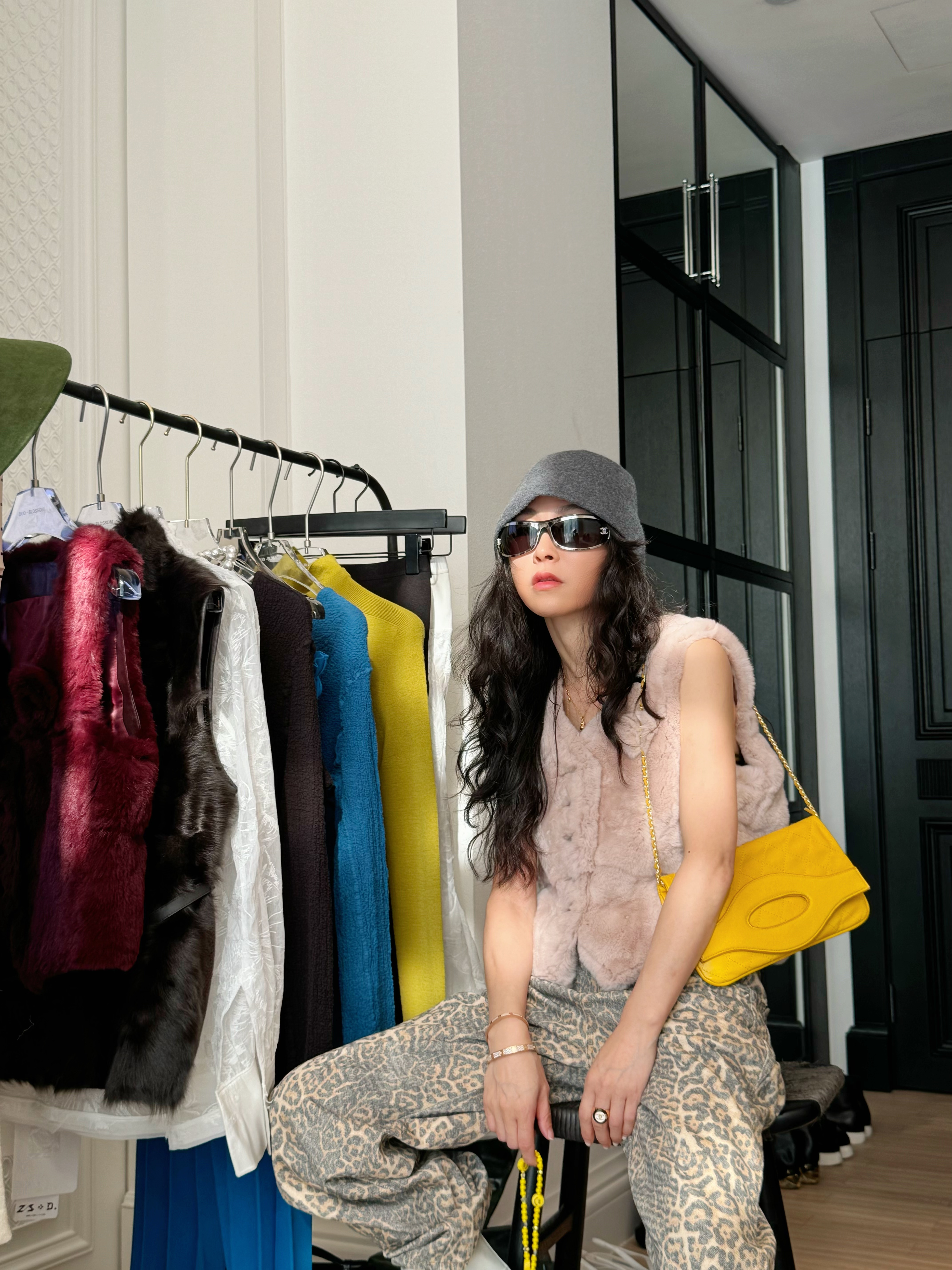 SONG TING 香奶奶玫瑰设计兔毛V领复古马甲 24112719