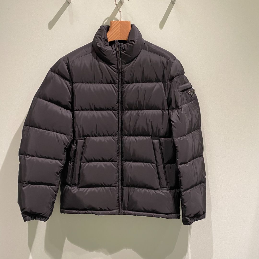 全新未使用 Prada/普拉达 男士立领哑光面短款羽绒服