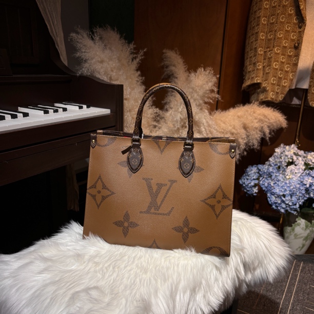99新 LouisVuitton/路易威登 on the go 老花手提包 中号【士多梨】