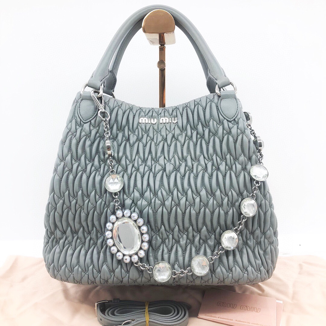 95新 MIU MIU/缪缪 98新/全皮灰色经典褶皱宝石链手提包公价14800