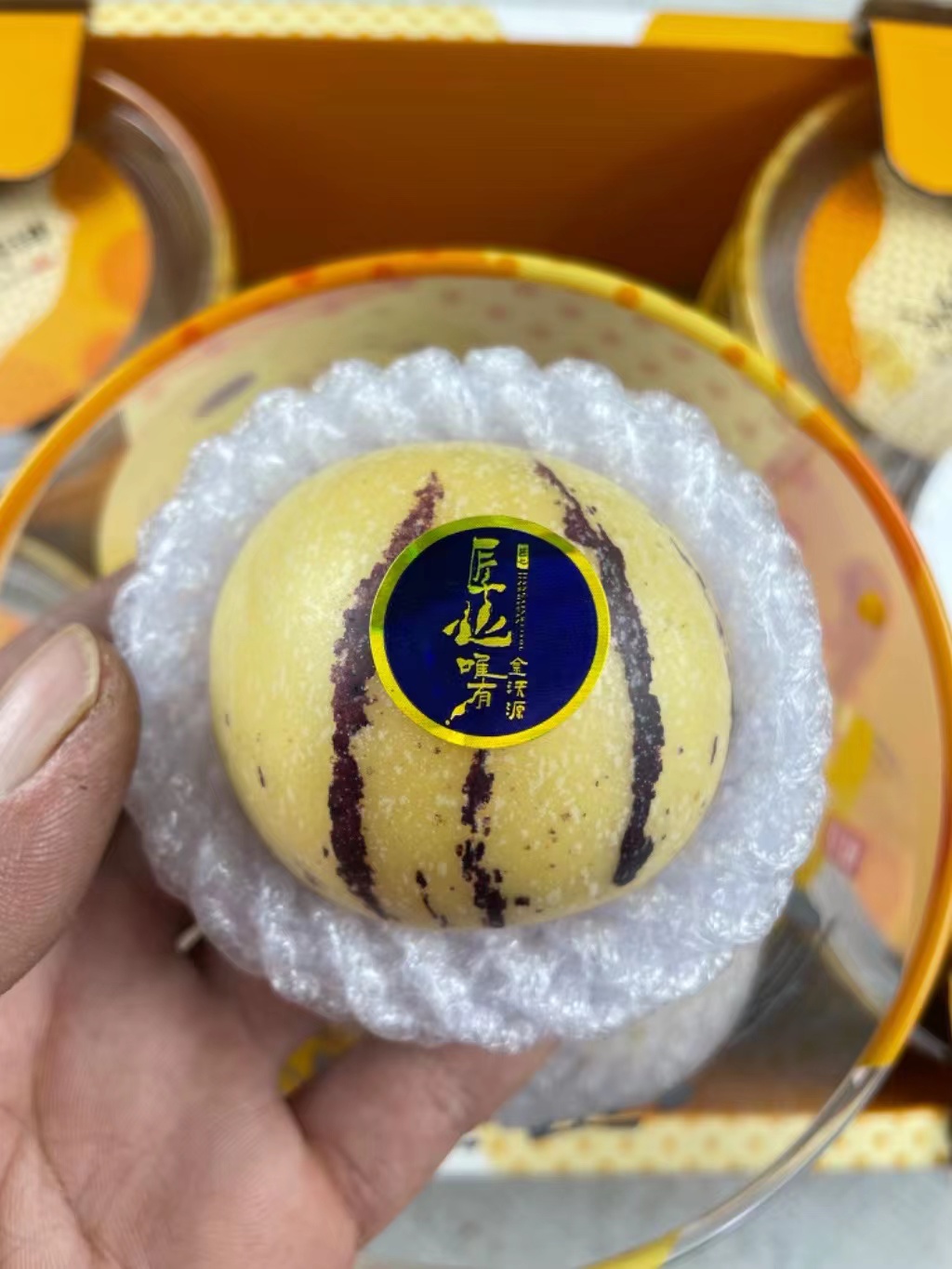 云南人参果，清甜多汁皮薄肉厚，淡淡奶香味，原生态生长不催熟。坚持树上自然熟，现摘现发。皮薄如蝉翼，扒皮直吃