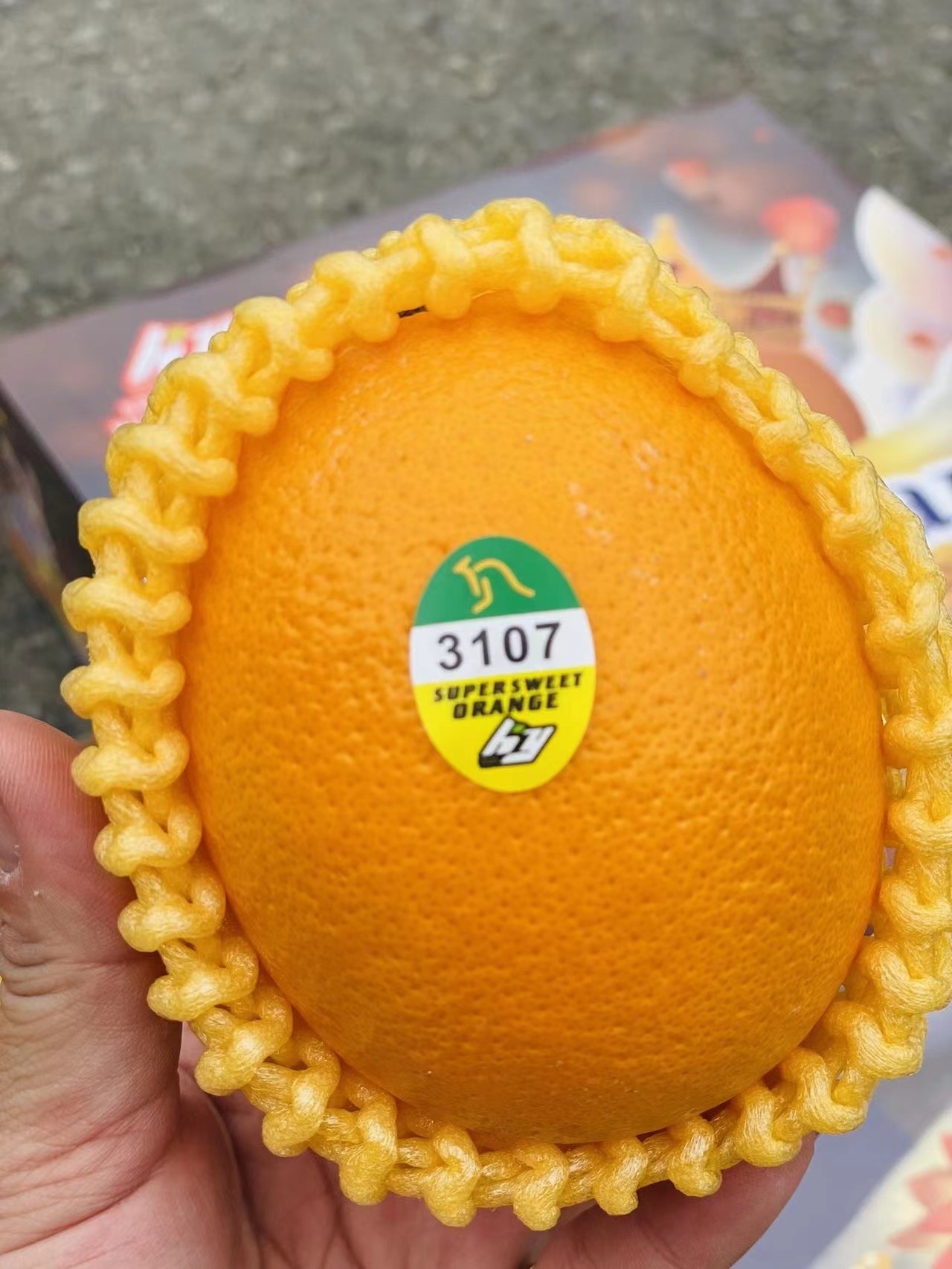 玉兔金巴利橙礼盒10枚装8.5斤毛重，果皮细腻透亮，果肉细腻饱满，口感香甜，橙香浓郁！