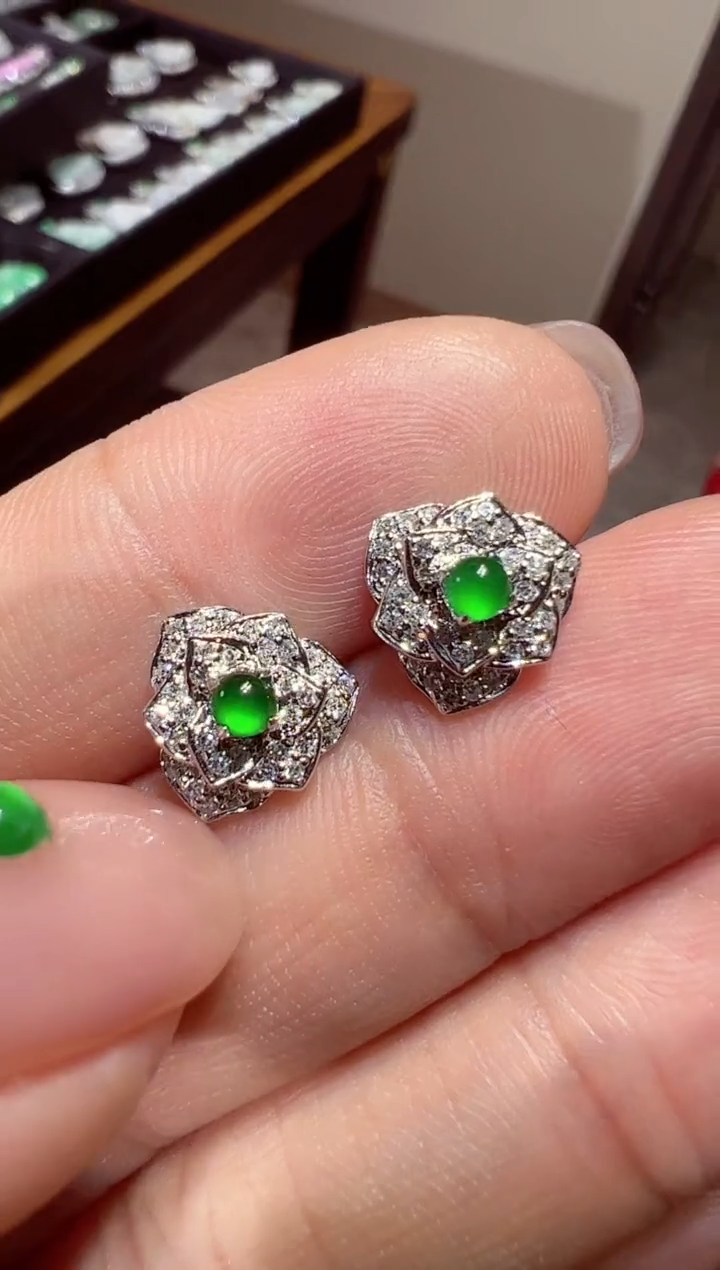 【闪购商品】翡翠耳钉18K金镶嵌蛋面