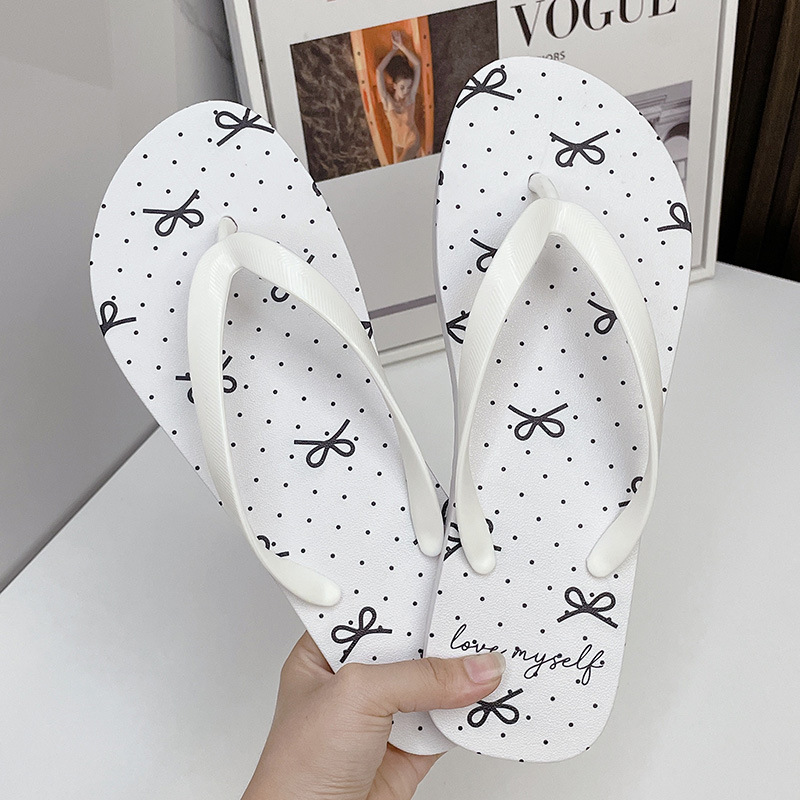 2024夏季平底人字拖女新款卡通厚底拖鞋时尚休闲学生沙滩熊猫拖鞋