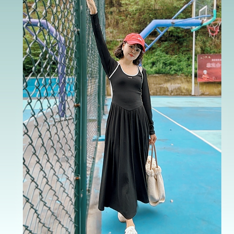 辛西娅小众设计感复古连衣裙港风遮肚秋季新款高腰显瘦气质小黑裙