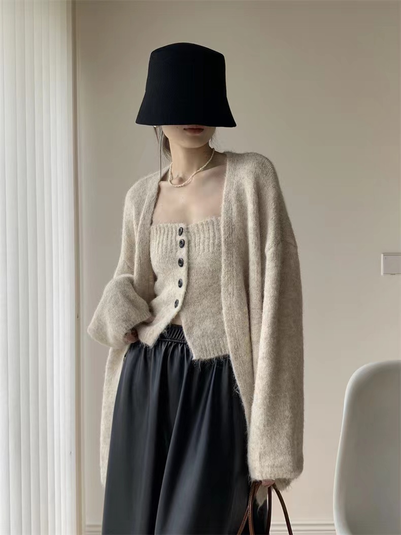 毛衣开衫加裹胸两件套