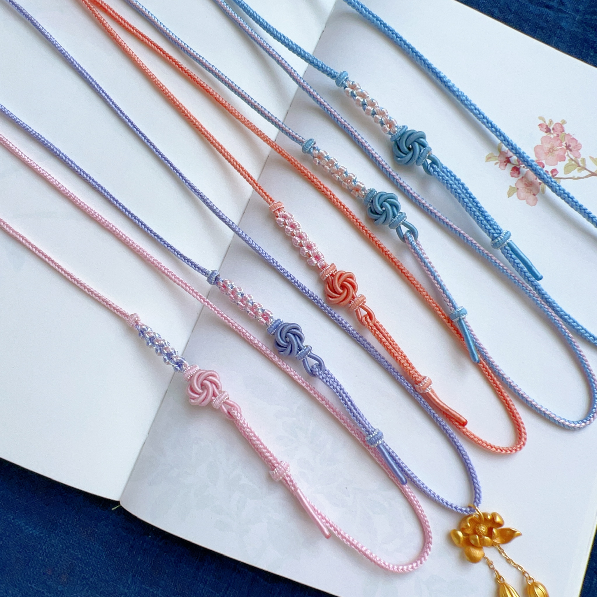 原创新款女士挂绳曼陀罗2mm小清新温柔甜美风挂绳小红书种草推荐