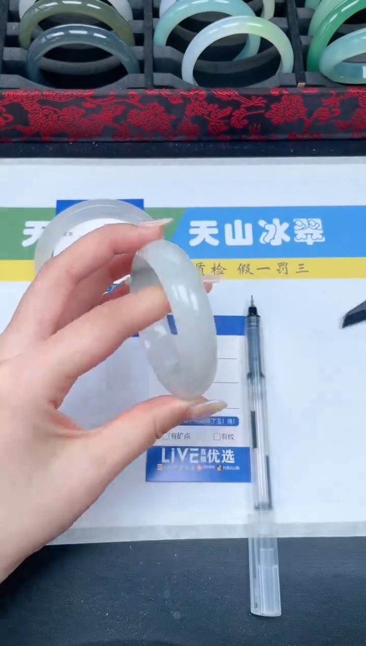 【闪购商品】石英质玉手镯未镶嵌8