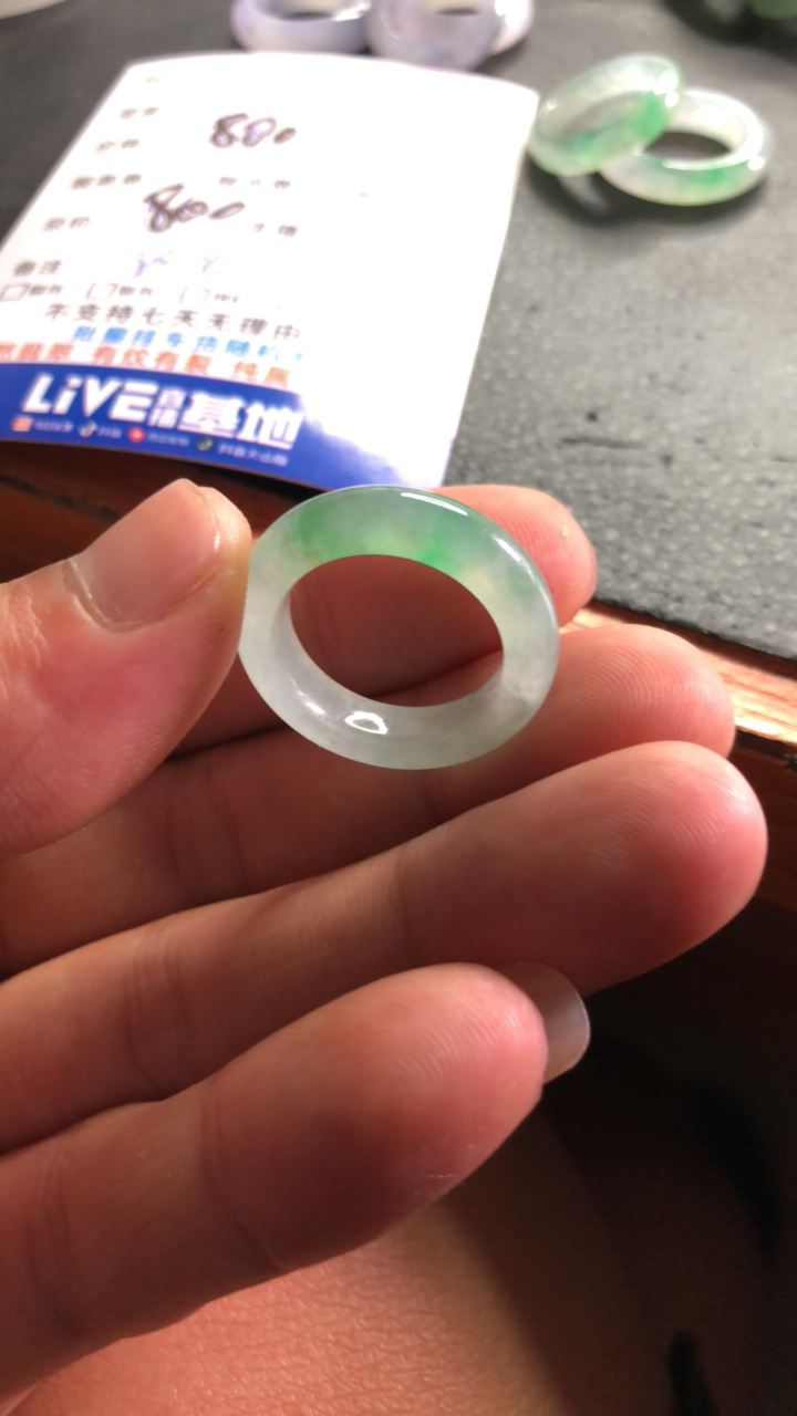 冰种翡翠戒指绿色珠宝冰透