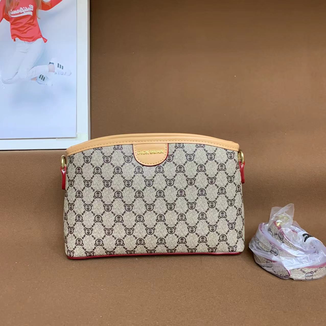 DICK BEAR/迪克熊9816新款时尚大空间斜挎包女士单肩桶包麻将包