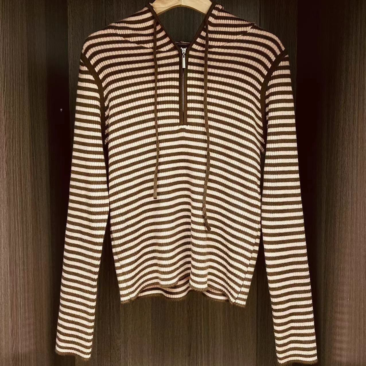 新款时尚百搭休闲撞色条纹拼接半拉链连帽针织衫