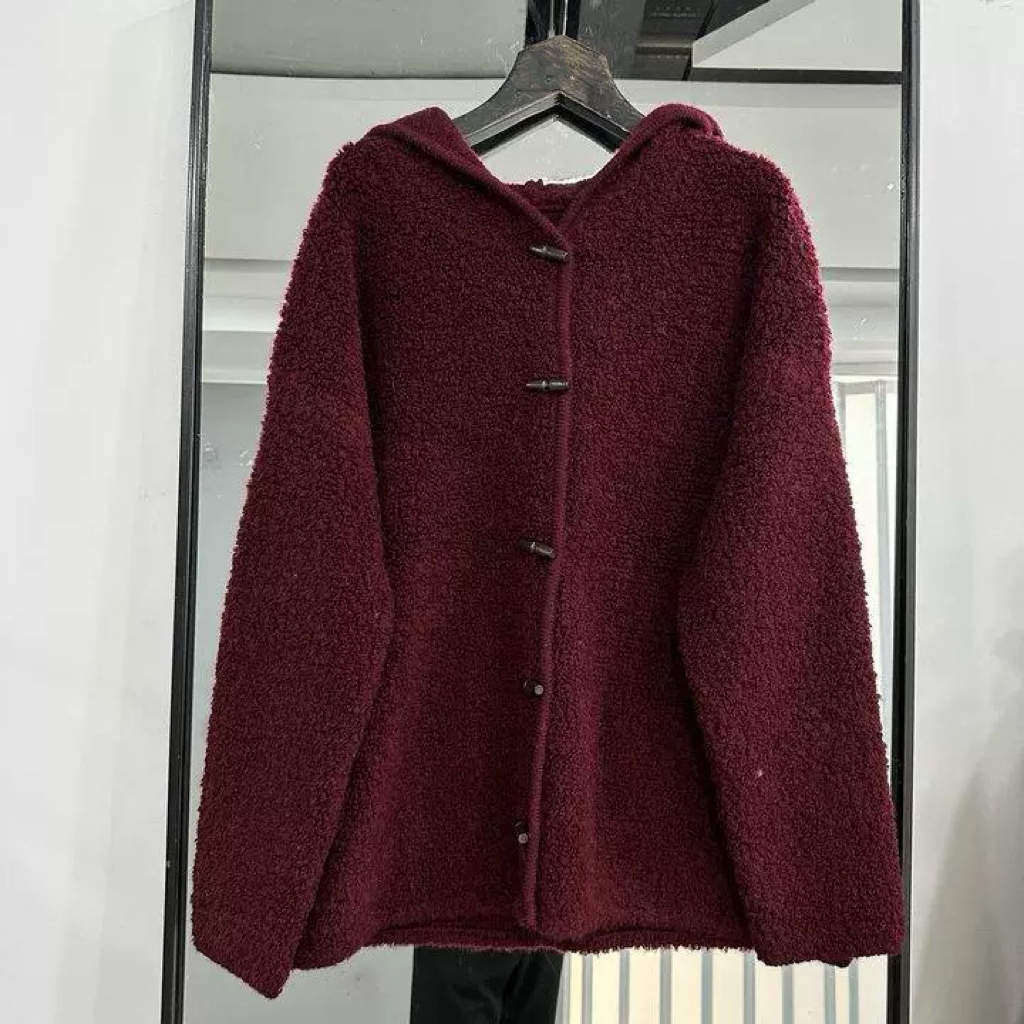 悦享女装2024冬季新款牛角扣设计复古百搭高级感慵懒风连帽上衣