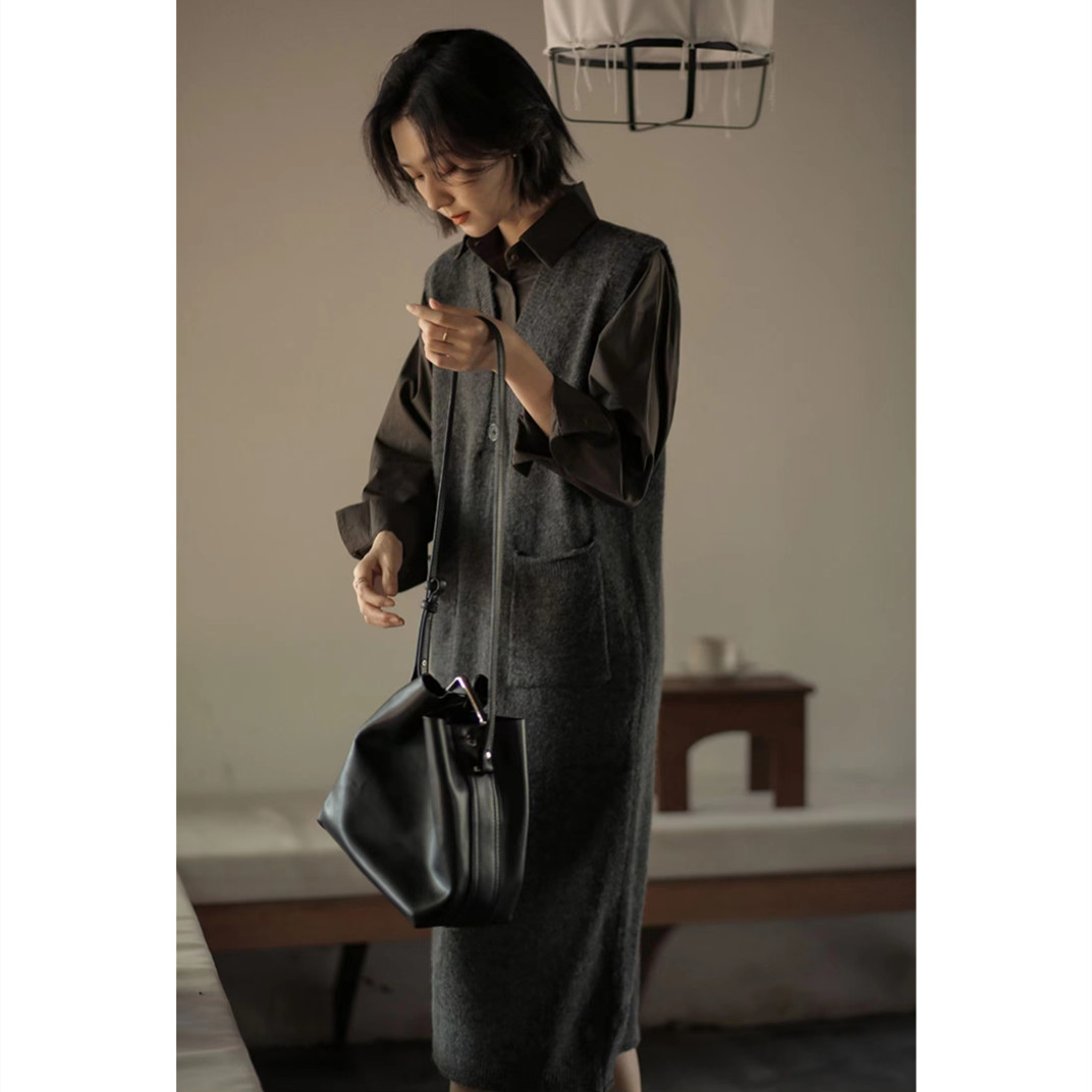 新款直筒修身显瘦V领无袖长款坎肩针织连衣裙