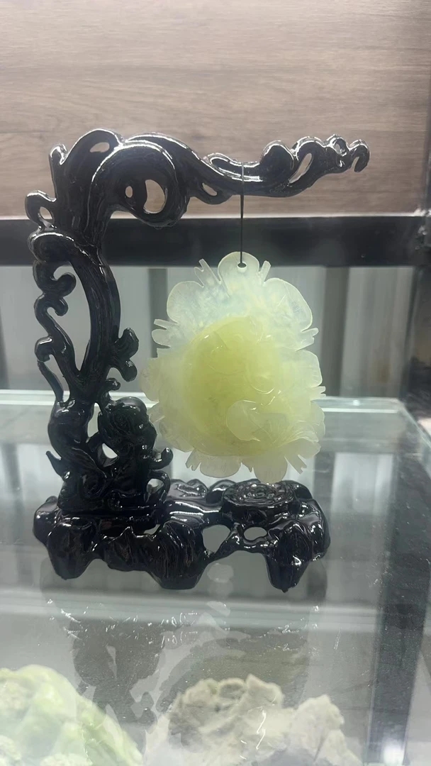 岫岩玉摆件，连年有余