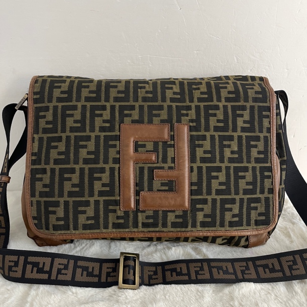 90新 FENDI/芬迪 1209/老花翻盖斜挎包