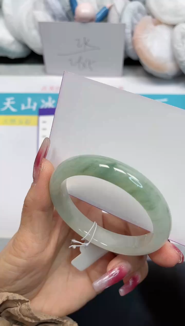 【闪购商品】石英质玉手镯未镶嵌22