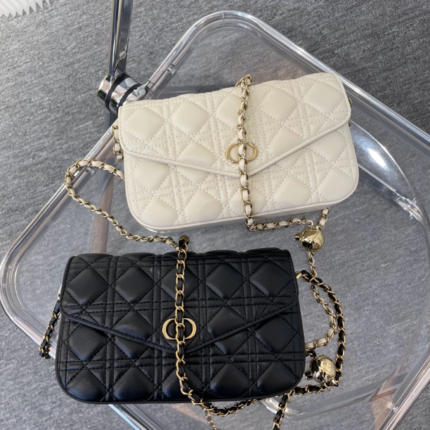 早春新品小香风时尚百搭信封链条小包包休闲夏季潮流